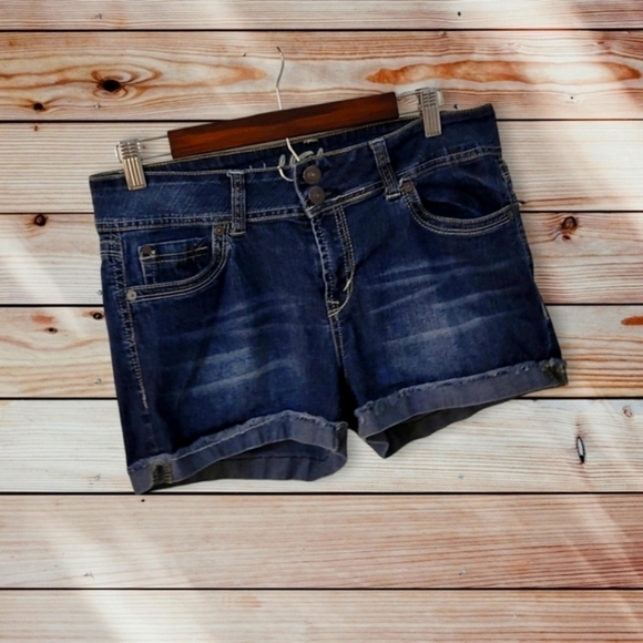 3/$30 WALLFLOWER Lowrise Cuffed Micro Mini Denim Shorts - Picture 1 of 8